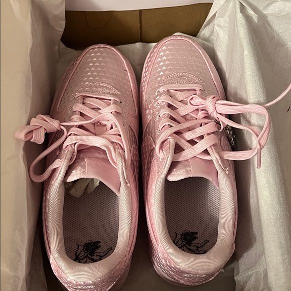 Nike Air Force 1 Valentines 8.5 - Brand New! - Picture 9 of 9